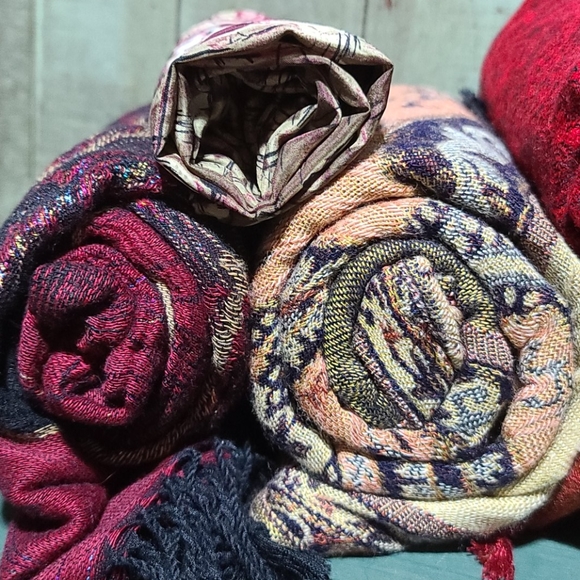 Bundle of 5 scarves - Picture 3 of 13